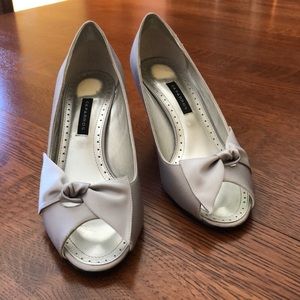 Caparros Morrison silver satin heels size 7.5